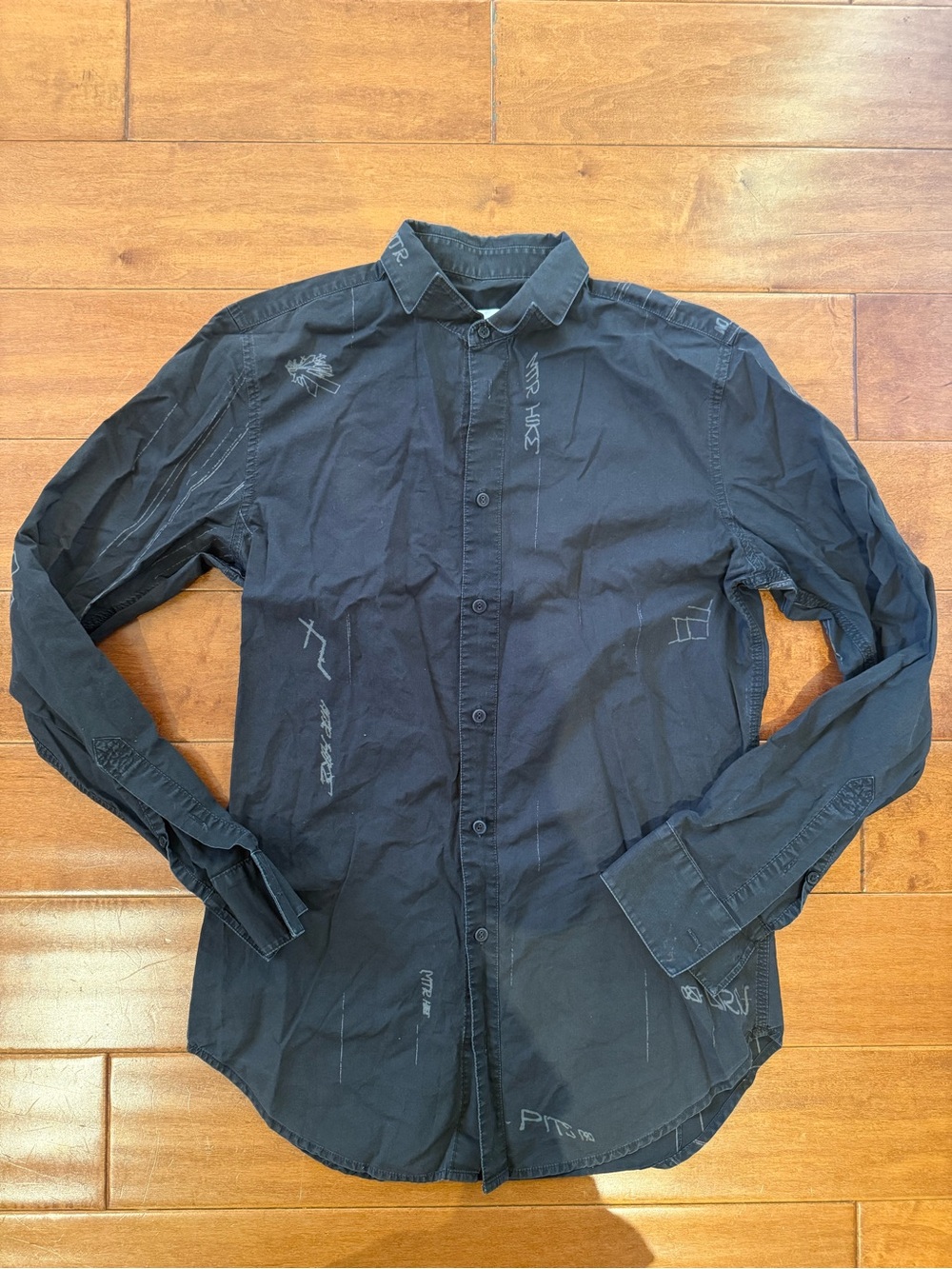 Vintage Diesel Men's Black Button-Down Shirt with Subtle Graphic Details Size M